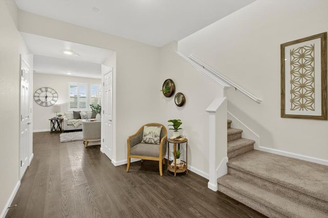 8733 Nakota Way, Sacramento, CA 95828