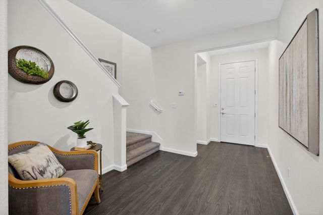 8733 Nakota Way, Sacramento, CA 95828