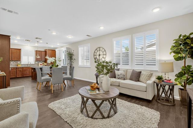 8733 Nakota Way, Sacramento, CA 95828