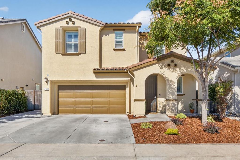 8733 Nakota Way, Sacramento, CA 95828