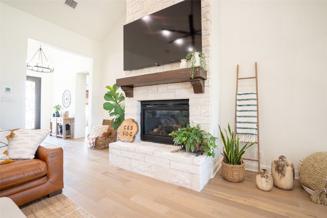 2521 Birchwood Drive, Granbury, TX 76049