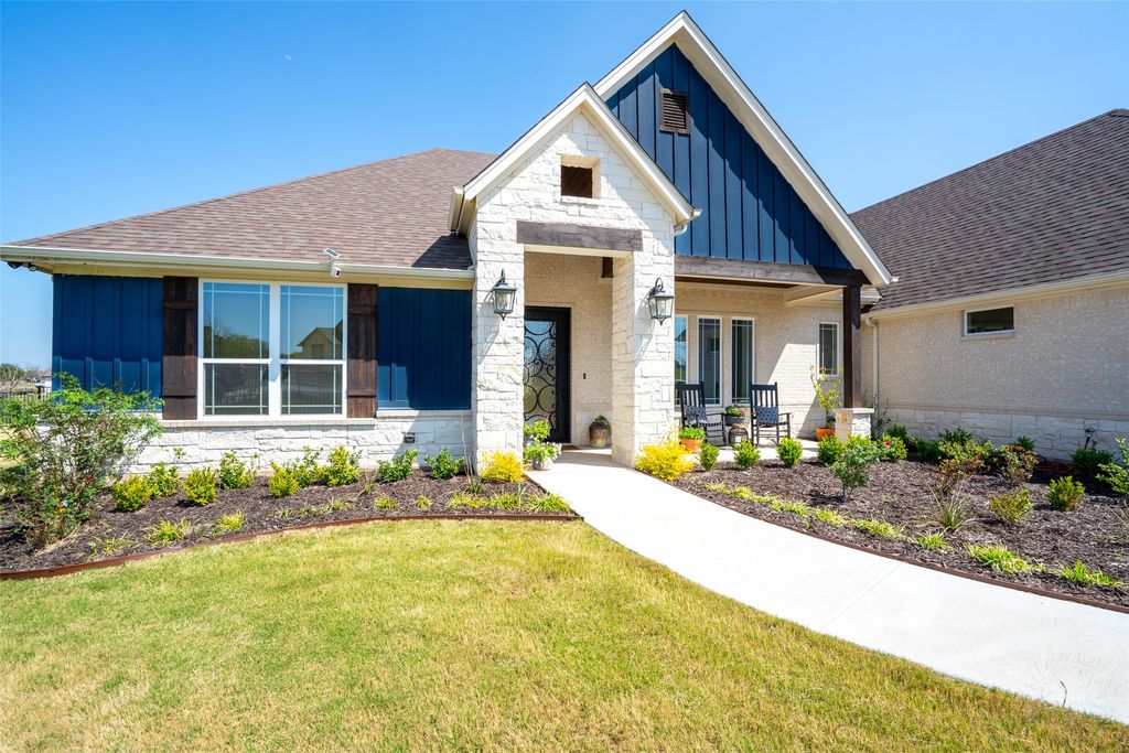 2521 Birchwood Drive, Granbury, TX 76049