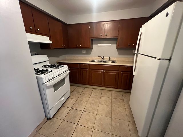 7832 S Cregier Avenue 1E, Chicago, IL 60649