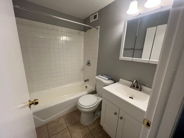 7832 S Cregier Avenue 1E, Chicago, IL 60649