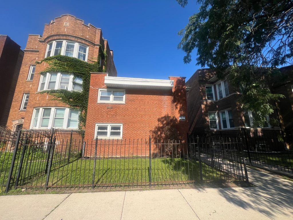 7832 S Cregier Avenue 1E, Chicago, IL 60649
