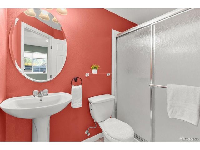 6091 W Utah Ln, Lakewood, CO 80232