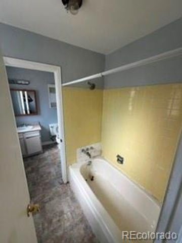 9748 Clayton Circle, Denver, CO 80229
