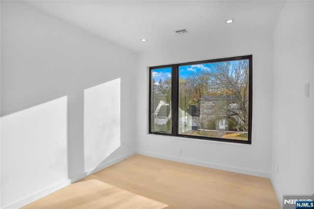 12-25 Eastern Drive, Fair Lawn, NJ 07410