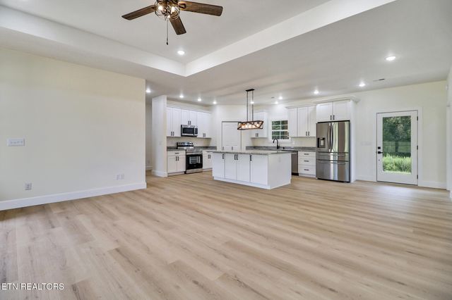 1468 Taylor Place Rd, Jamestown, TN 38556