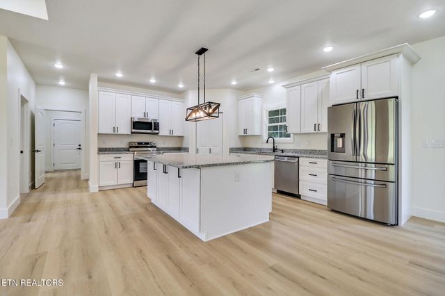 1468 Taylor Place Rd, Jamestown, TN 38556
