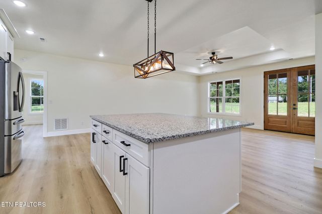 1468 Taylor Place Rd, Jamestown, TN 38556