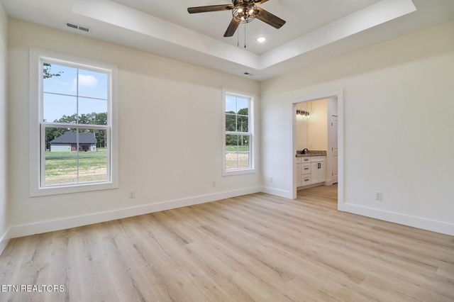 1468 Taylor Place Rd, Jamestown, TN 38556