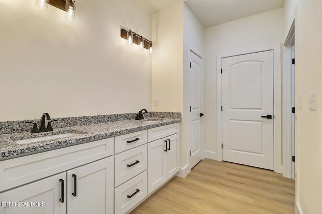 1468 Taylor Place Rd, Jamestown, TN 38556