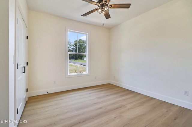 1468 Taylor Place Rd, Jamestown, TN 38556