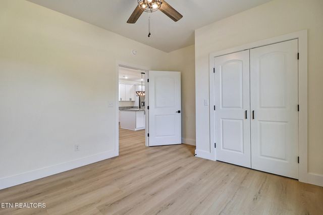 1468 Taylor Place Rd, Jamestown, TN 38556