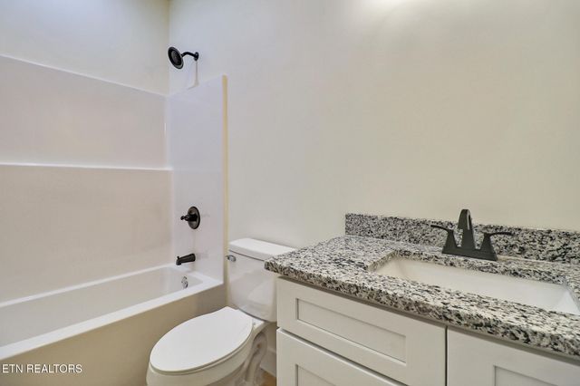 1468 Taylor Place Rd, Jamestown, TN 38556