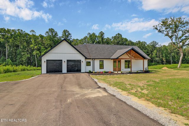 1468 Taylor Place Rd, Jamestown, TN 38556