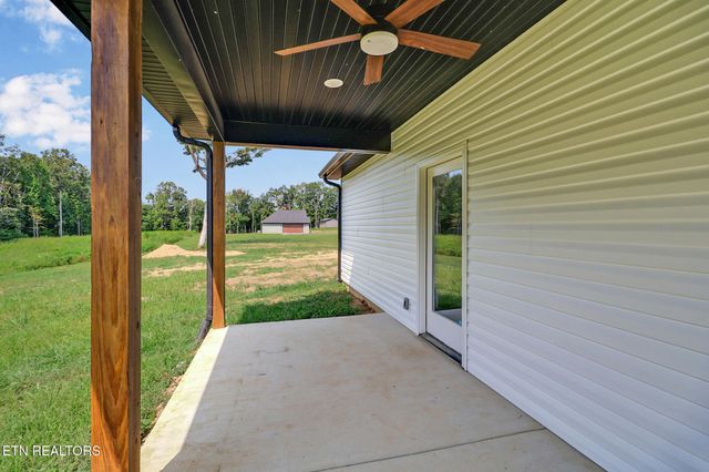 1468 Taylor Place Rd, Jamestown, TN 38556