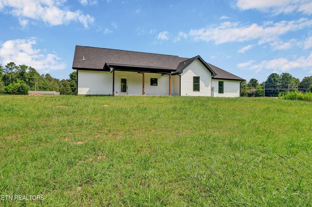 1468 Taylor Place Rd, Jamestown, TN 38556