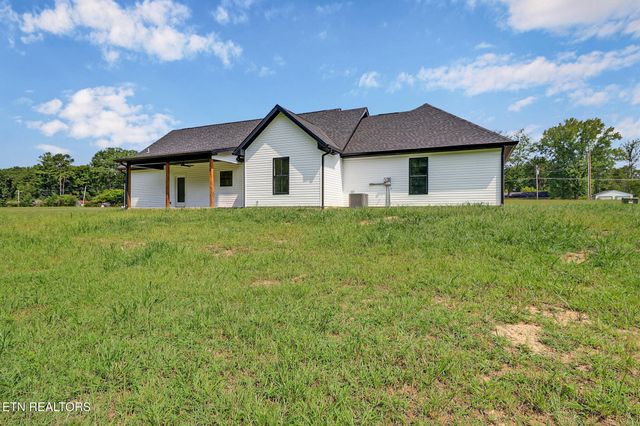 1468 Taylor Place Rd, Jamestown, TN 38556