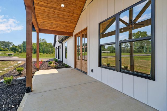 1468 Taylor Place Rd, Jamestown, TN 38556