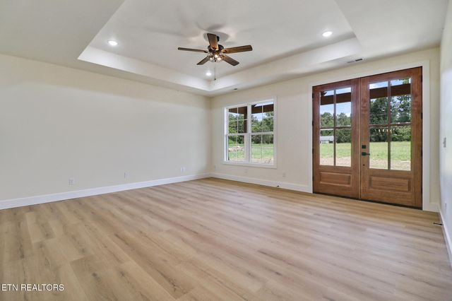 1468 Taylor Place Rd, Jamestown, TN 38556