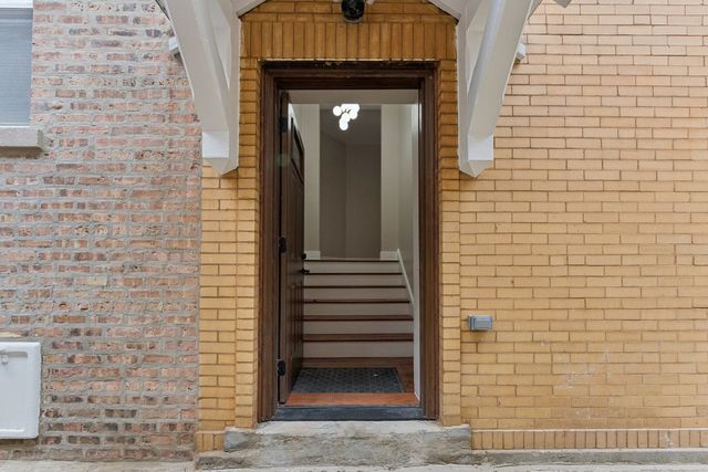 8015 S Paxton Avenue, Chicago, IL 60617