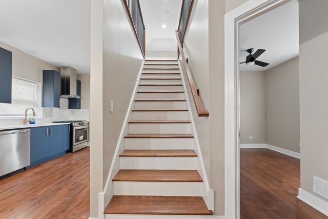8015 S Paxton Avenue, Chicago, IL 60617