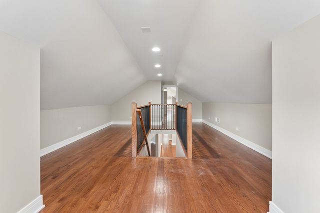 8015 S Paxton Avenue, Chicago, IL 60617