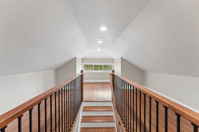8015 S Paxton Avenue, Chicago, IL 60617