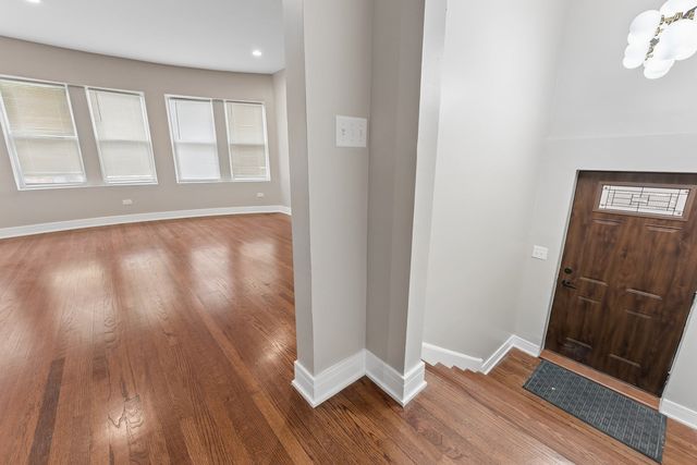 8015 S Paxton Avenue, Chicago, IL 60617