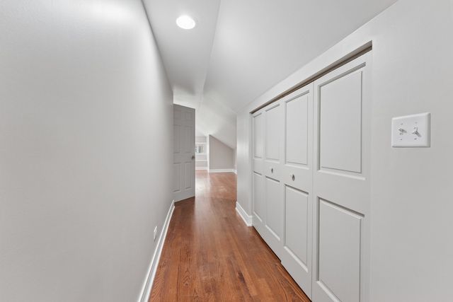 8015 S Paxton Avenue, Chicago, IL 60617