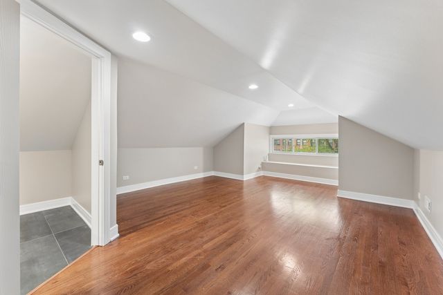 8015 S Paxton Avenue, Chicago, IL 60617