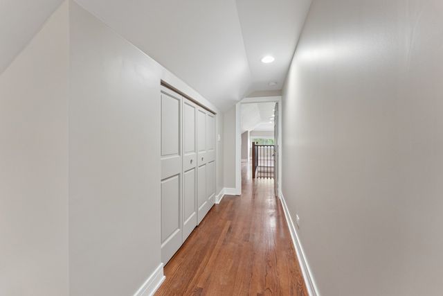 8015 S Paxton Avenue, Chicago, IL 60617