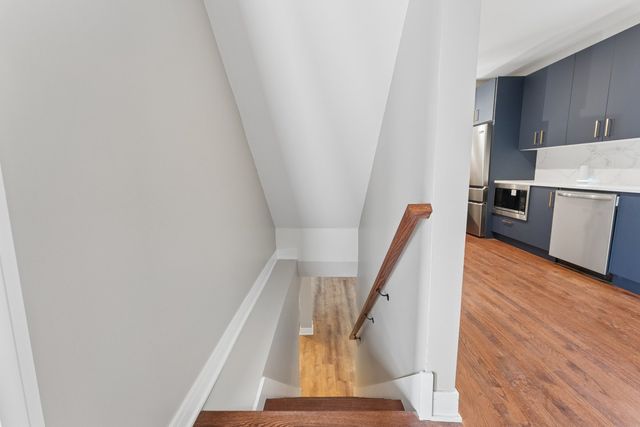 8015 S Paxton Avenue, Chicago, IL 60617