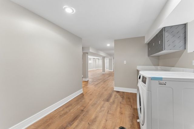8015 S Paxton Avenue, Chicago, IL 60617