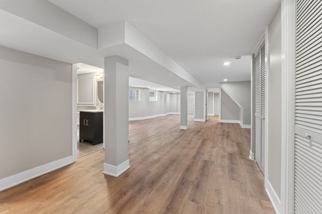 8015 S Paxton Avenue, Chicago, IL 60617