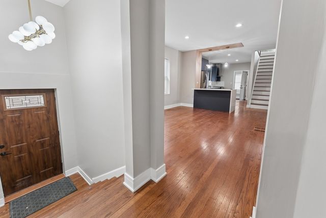 8015 S Paxton Avenue, Chicago, IL 60617