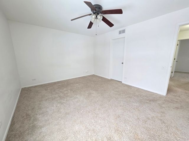 170 Half Moon Circle, Aurora, IL 60504