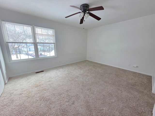 170 Half Moon Circle, Aurora, IL 60504