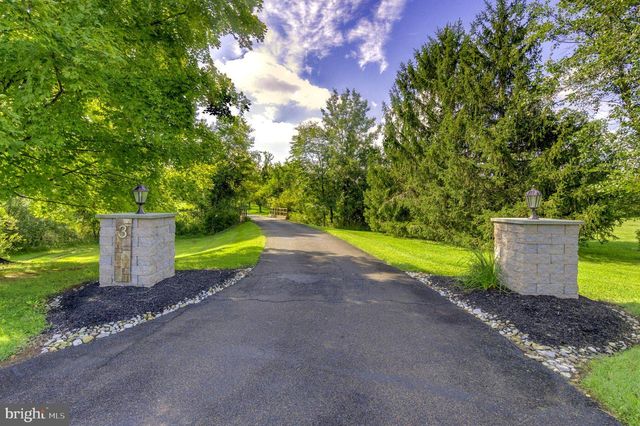 3 DIONIS CT, Pennington, NJ 08534