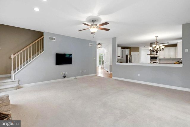 3 DIONIS CT, Pennington, NJ 08534
