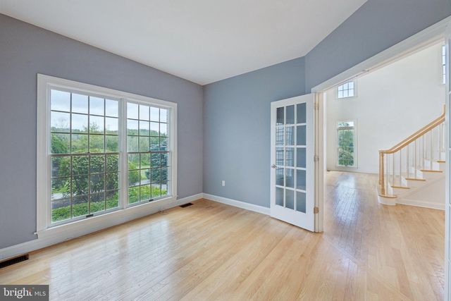 3 DIONIS CT, Pennington, NJ 08534