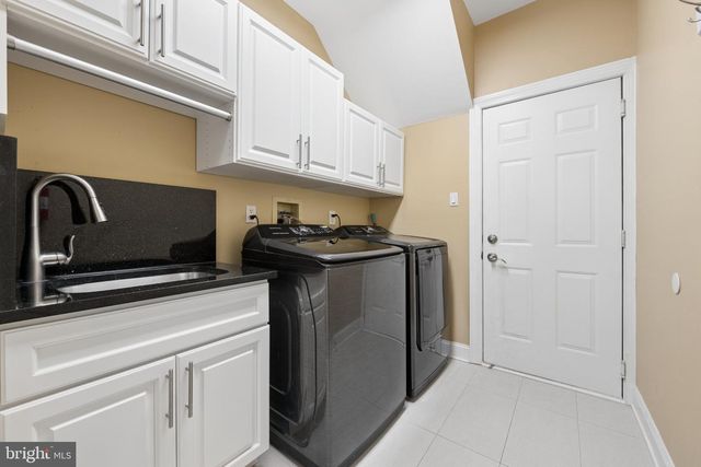 3 DIONIS CT, Pennington, NJ 08534