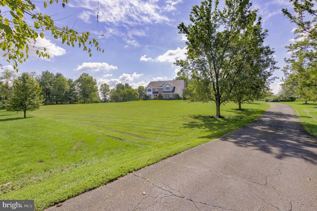 3 DIONIS CT, Pennington, NJ 08534