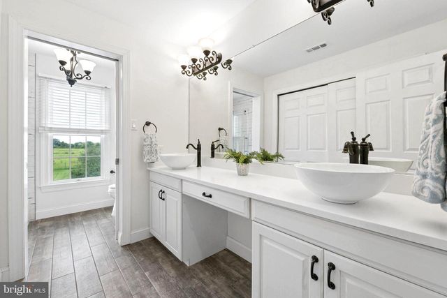 3 DIONIS CT, Pennington, NJ 08534