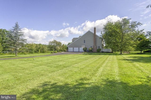 3 DIONIS CT, Pennington, NJ 08534