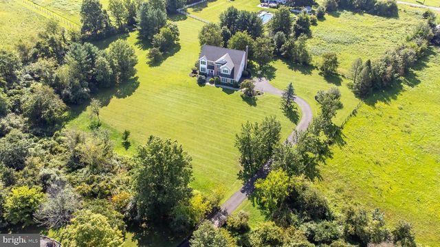 3 DIONIS CT, Pennington, NJ 08534