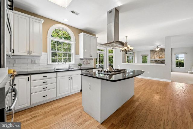 3 DIONIS CT, Pennington, NJ 08534