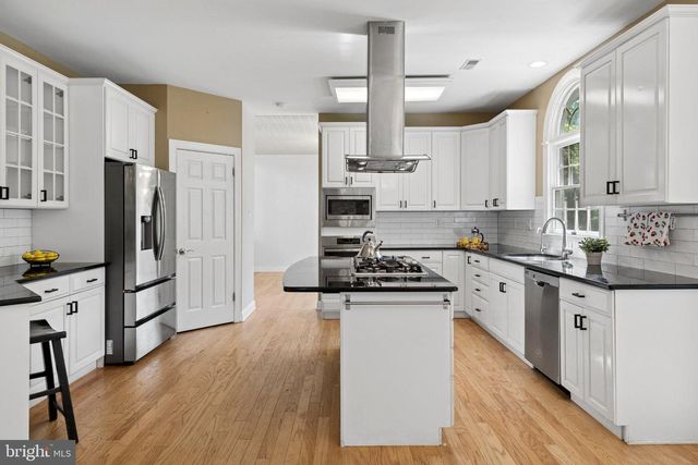 3 DIONIS CT, Pennington, NJ 08534